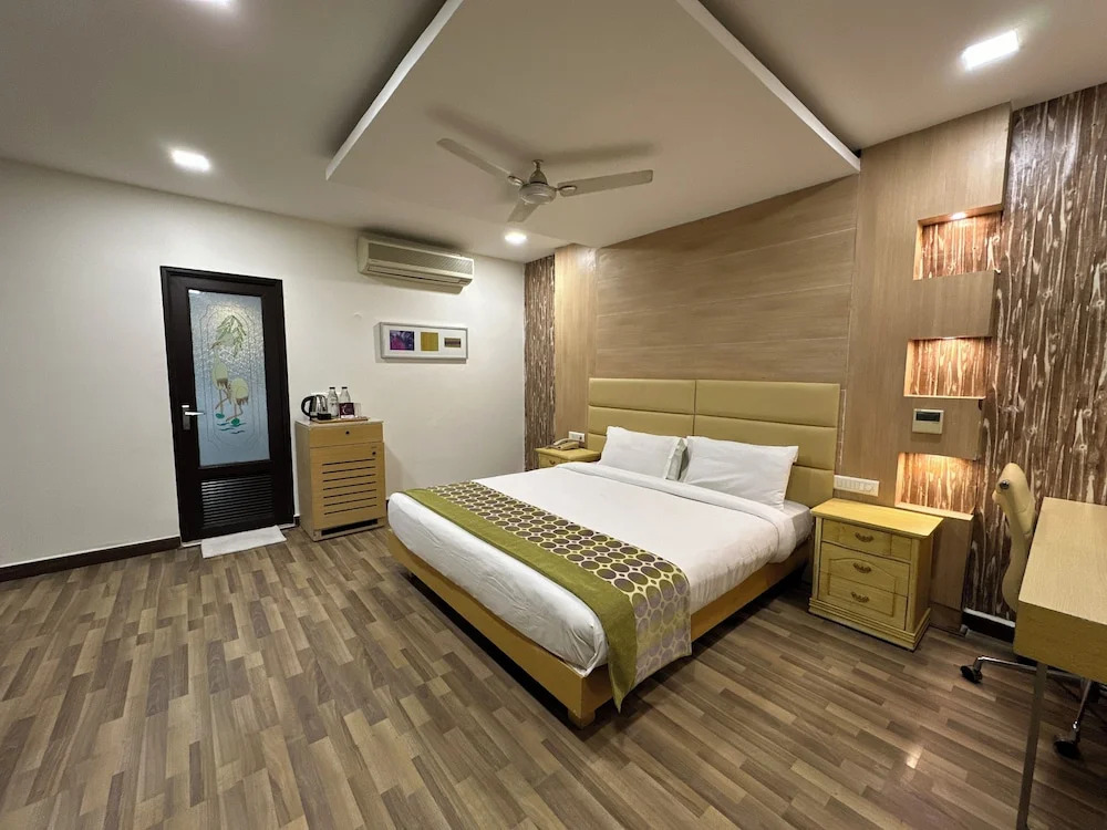 OYO 11954 Hotel Heritage Residency