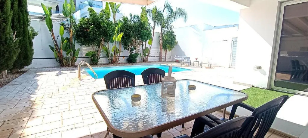 Colonial Villa 32