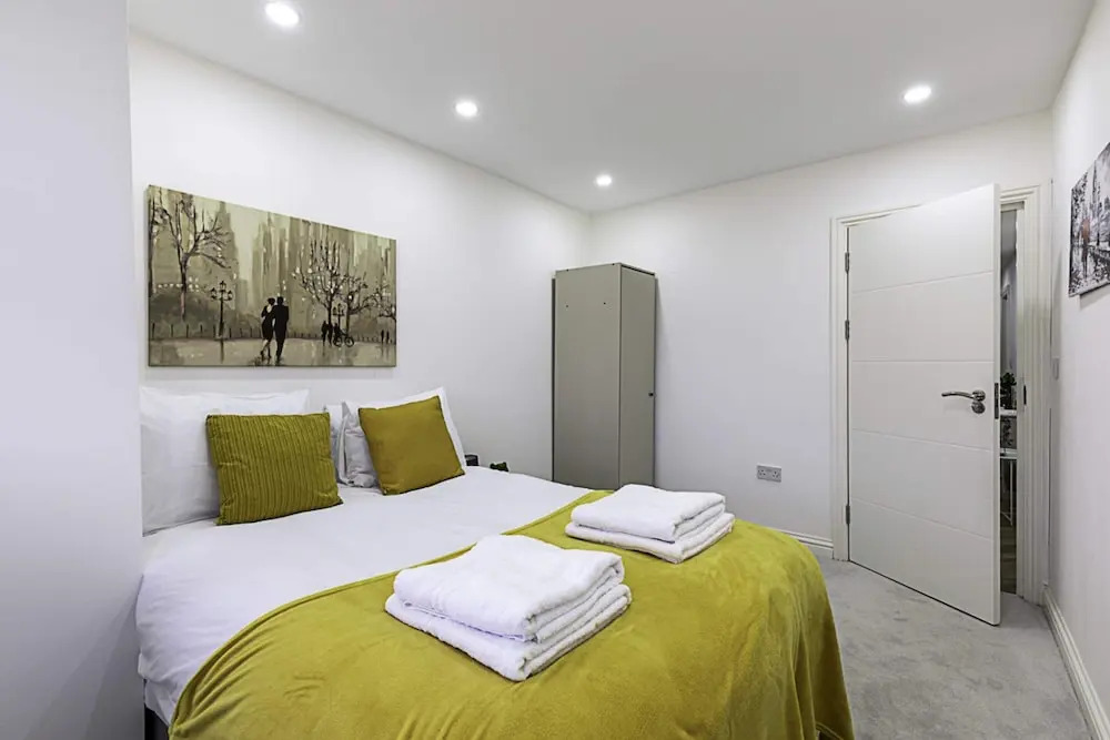 Spacious and Beautiful Apartment In Hanwell