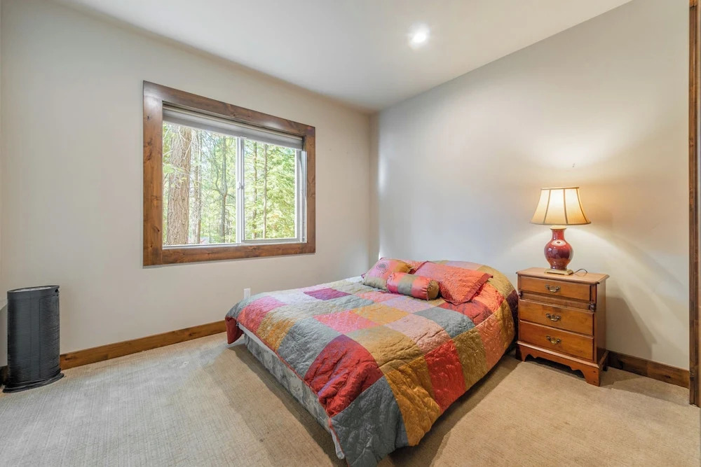 4BR Home w/ 2 Decks, Near Lake & Ski Resorts