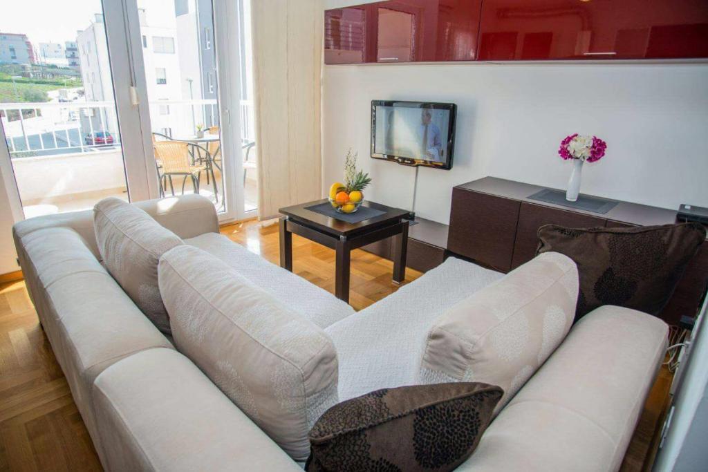 Olea, Two-Bedroom Duplex Suite near Žnjan Beach