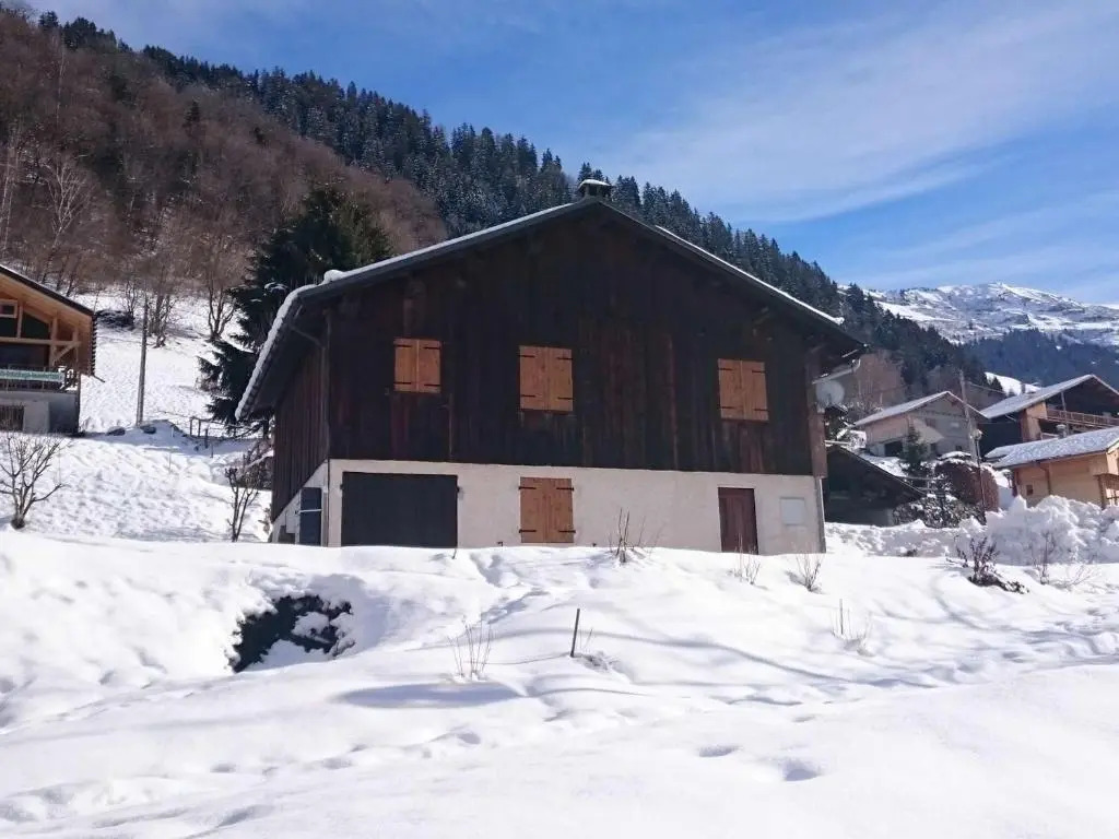 Chalet familial calme pour 7/8 pers, 3 chambres, proche des pistes, bien équipé et animé, 2 étoiles - FR-1-342-212