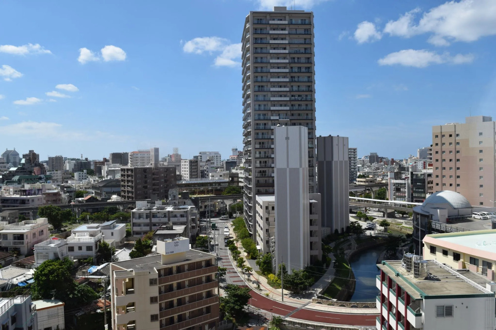 Hotel Azat Naha