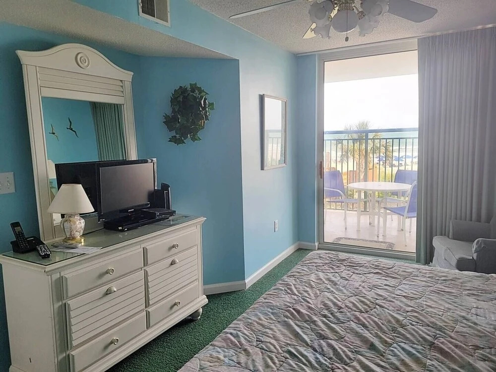 Windy Hill Dunes 105 3 Bedroom Condo by RedAwning, North Myrtle Beach