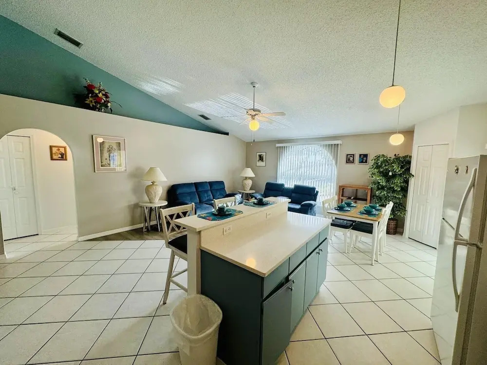 Amazing 3/2 Vacation Home With Private Pool!!