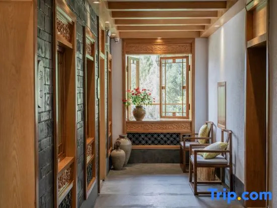 Xingyi Wanfenglin Ruhuazaoye Homestay (Baguatian Observation Deck)