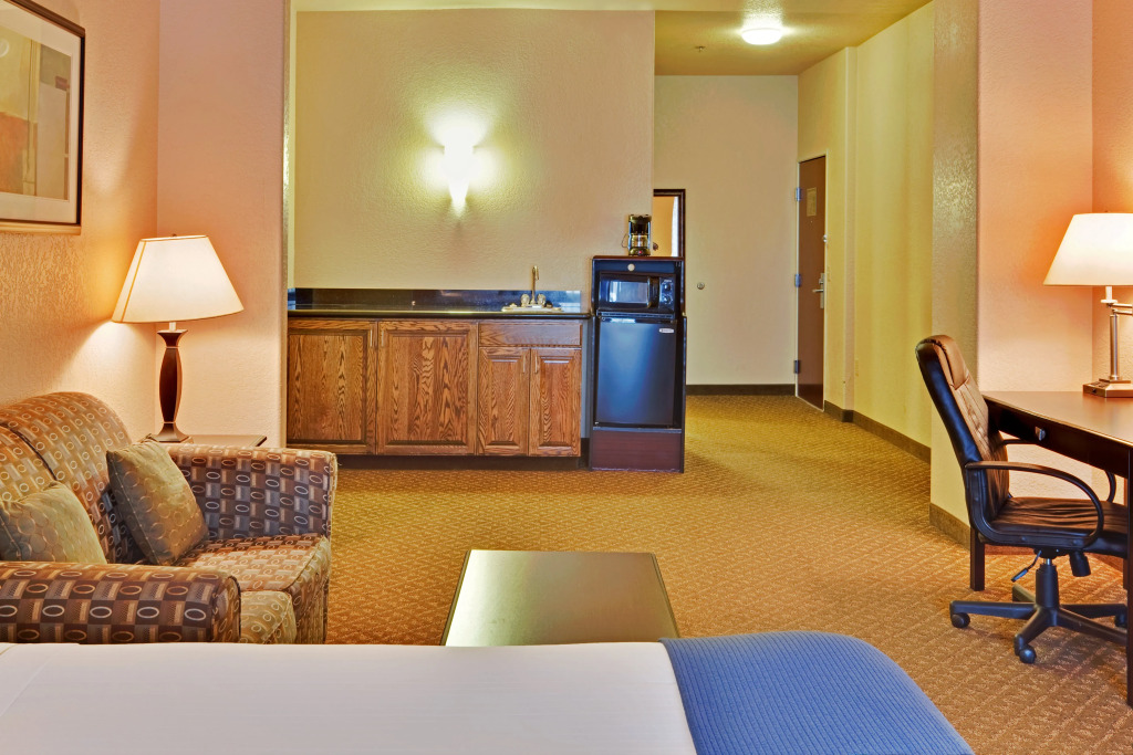 Holiday Inn Express Delano by IHG