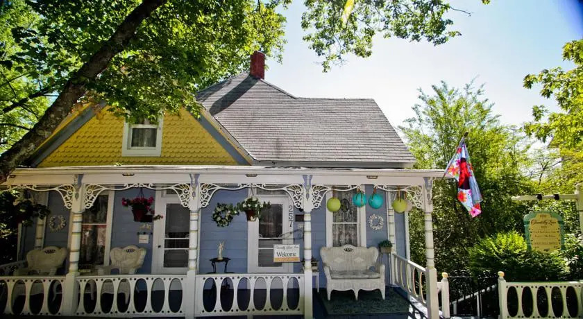 Chantilly Lace Inn