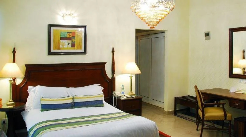 Avari Xpress Residence School Road