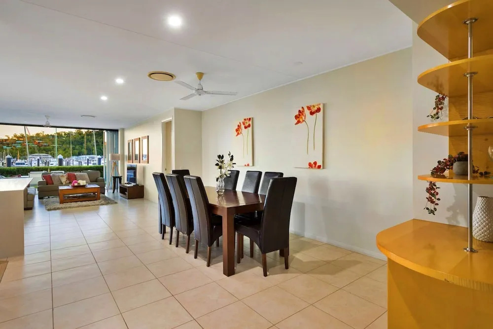 Pavillions 12 With Pool And Golf Buggy