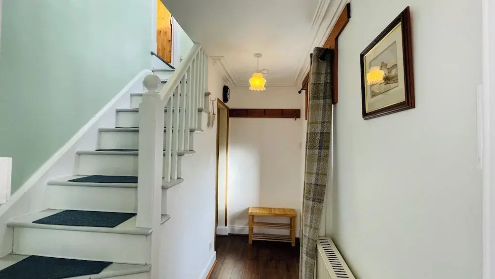 Traditional Highland Cottage Near Loch Ness-sleeps 6