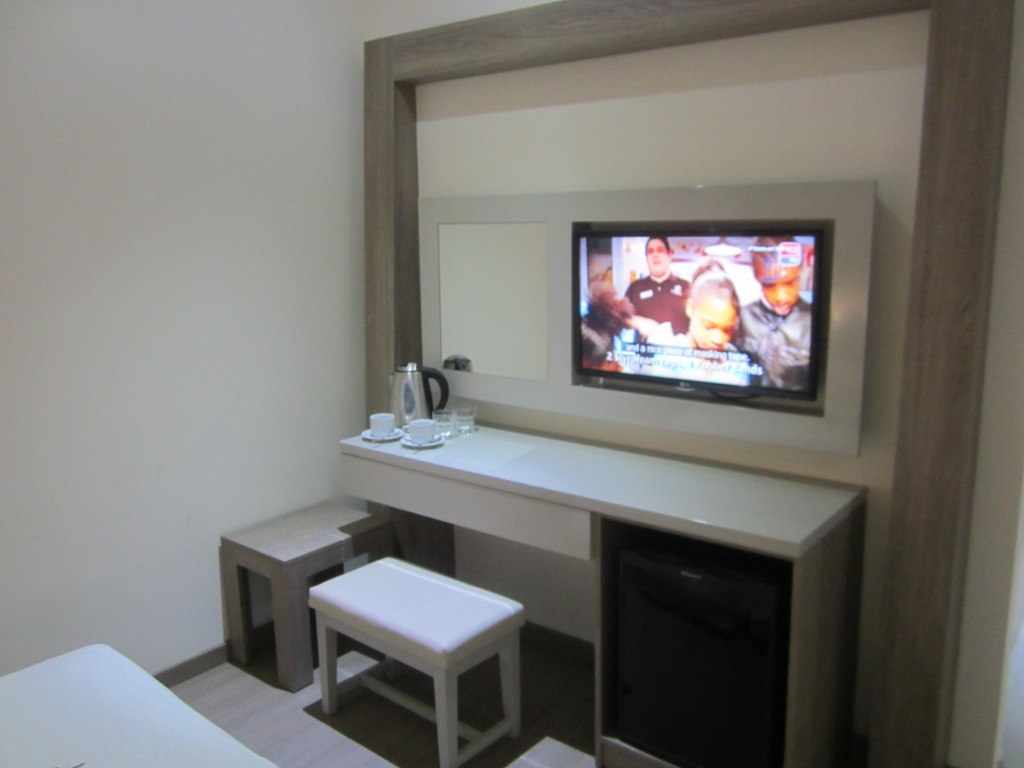 Melpo Antia Hotel & Suites