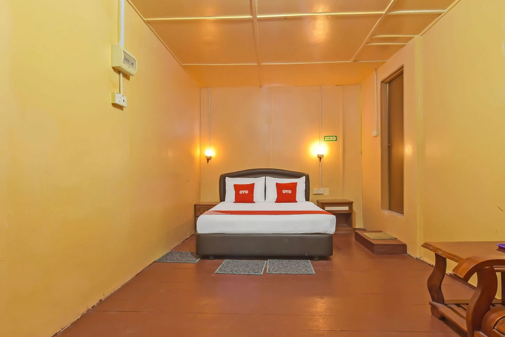 OYO 90675 Holiday View Inn