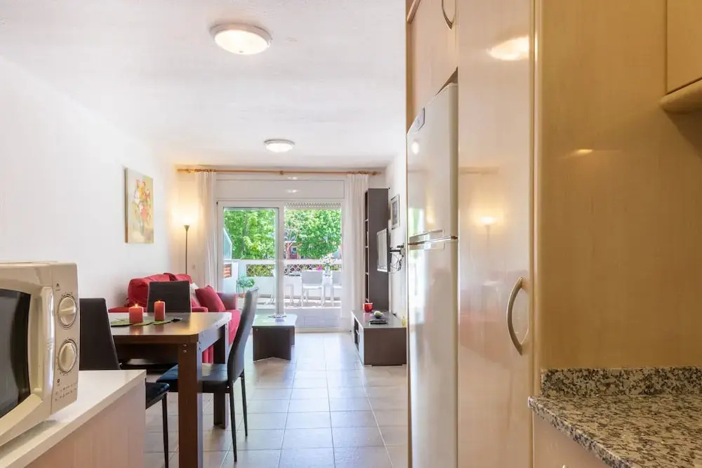 Modern Family Apartment Near Beach