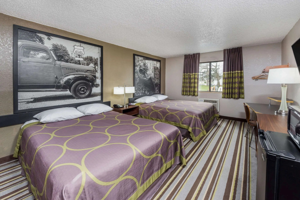 Super 8 by Wyndham Bloomington Normal