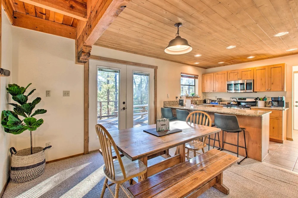 Family Cabin w/ Hot Tub: 1 Mi to Angel Fire Resort