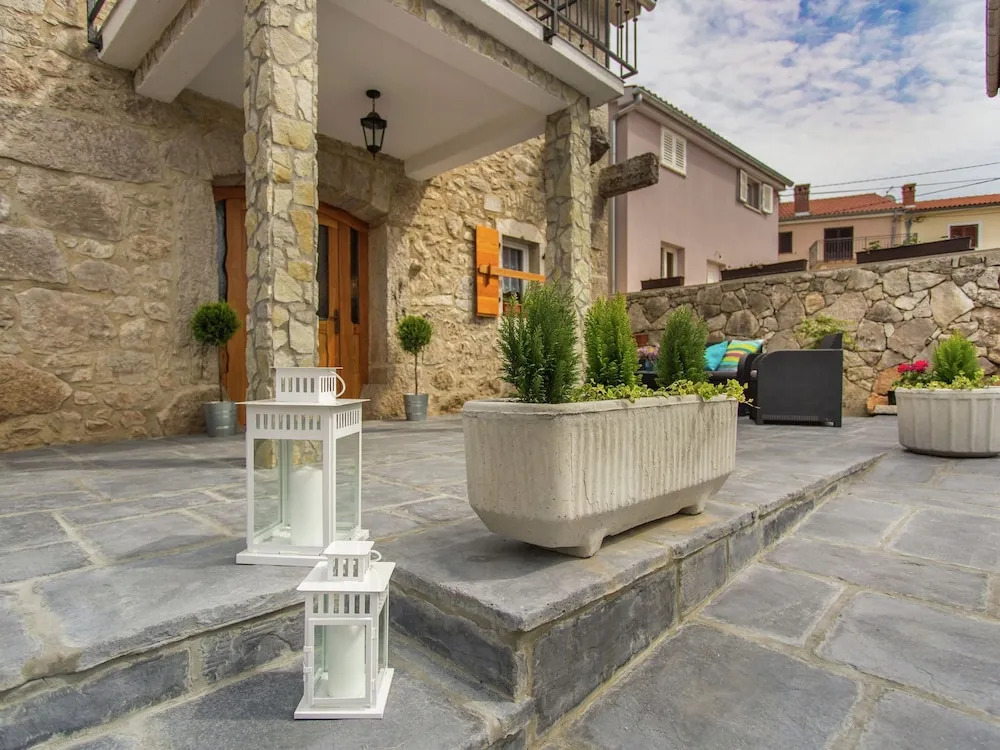 Beautiful, Tasteful Villa in the Village of Milohnici on the Island of Krk, Beach at 3 km
