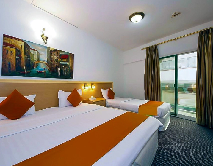 Click Square Hotel