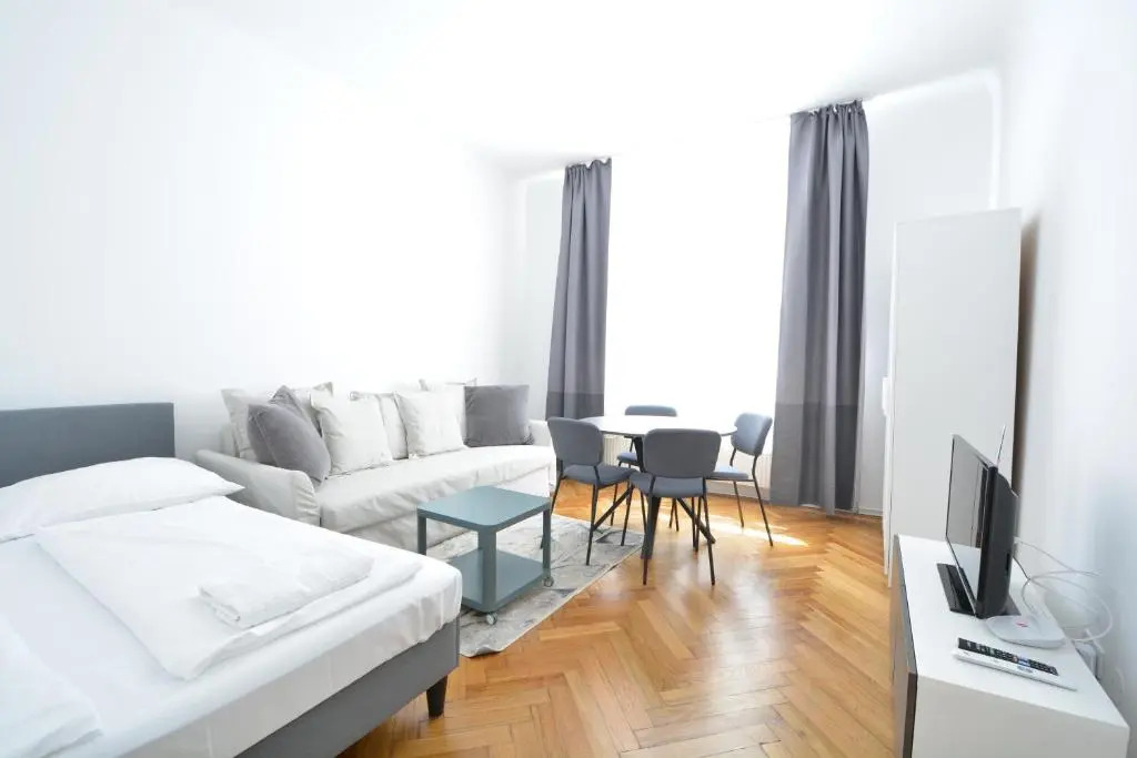 Universum Apartment 4
