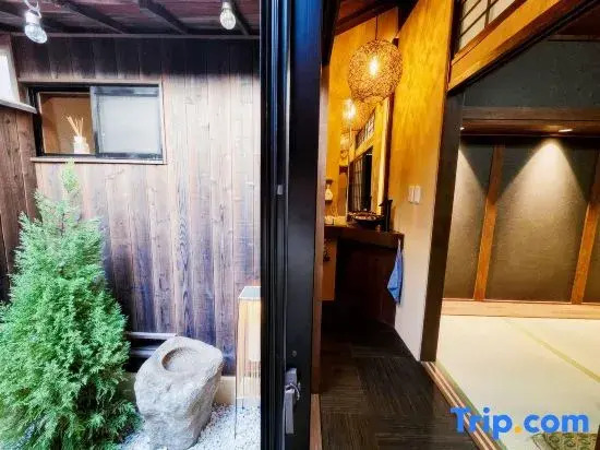 Xishi Japanese-style with Terrace and Courtyard 3 Min to Station 5 Min to Tennoji 20 Min to Namba