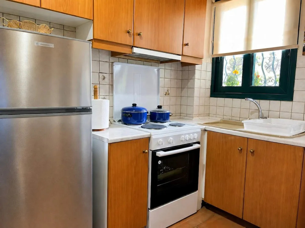 Perivolakia Garden View - Rafina Stay Near Airport