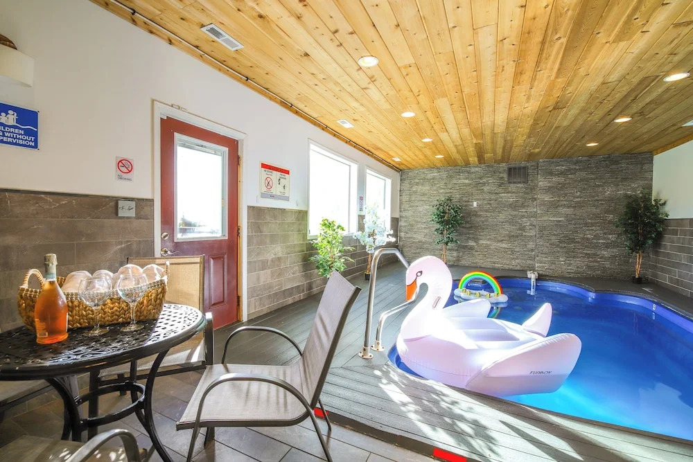 Saltwater Pool & Mtn-view Deck: Pigeon Forge Cabin