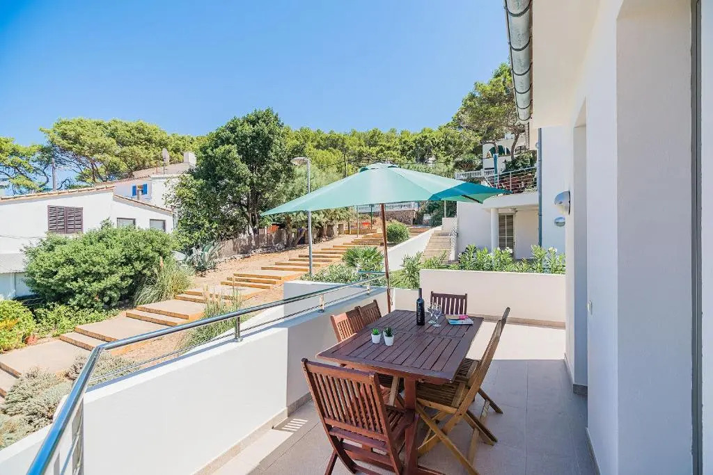 Molins 5 near the sea