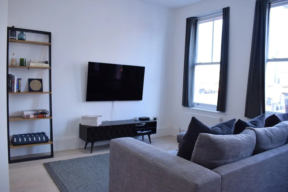 Spacious 1 Bedroom Apartment in Clapham