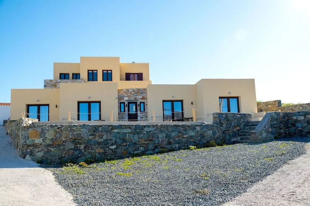 DIPOLIS luxury apartments Syros