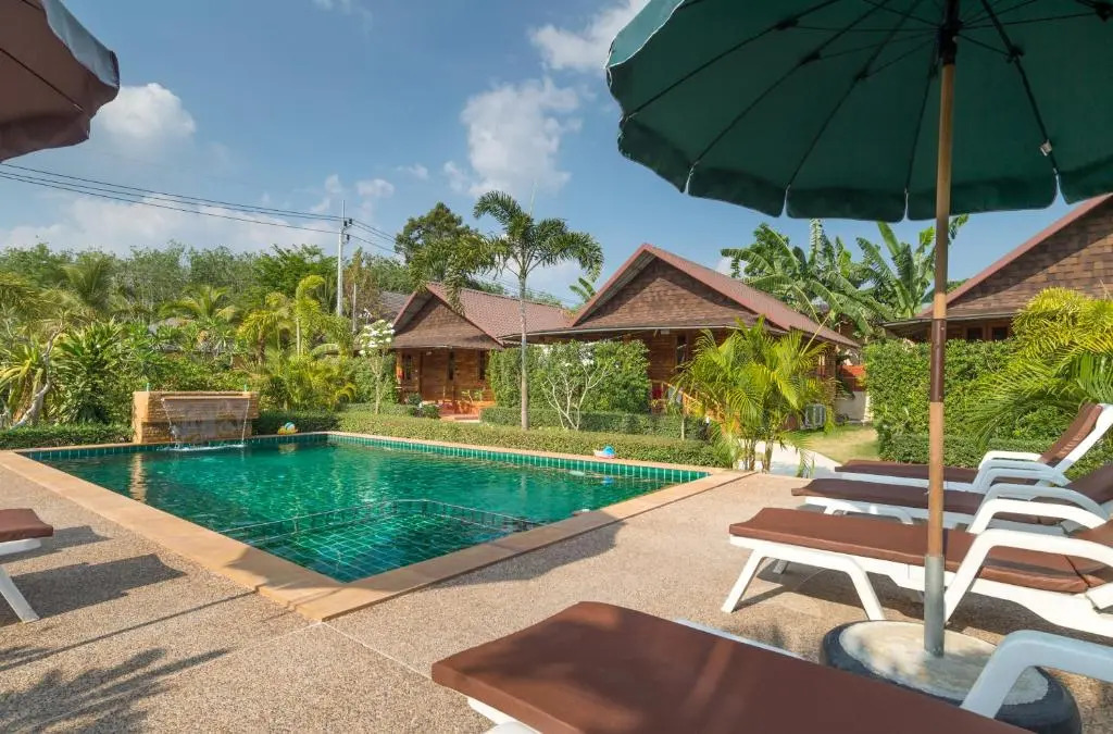Pinthong Aonang Villa