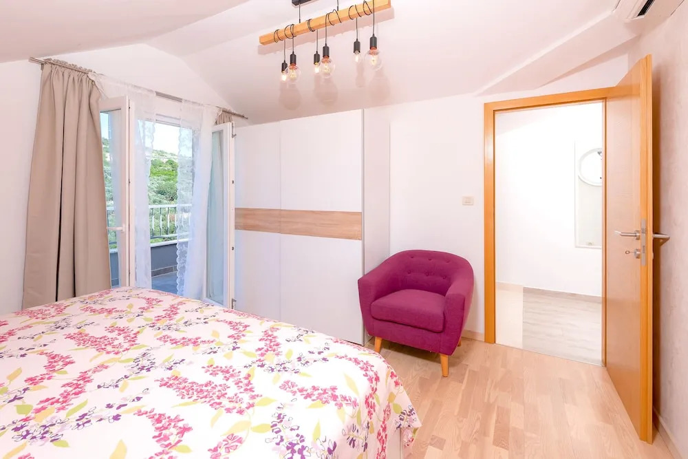 Luxurious Apartments Maslina with Beach