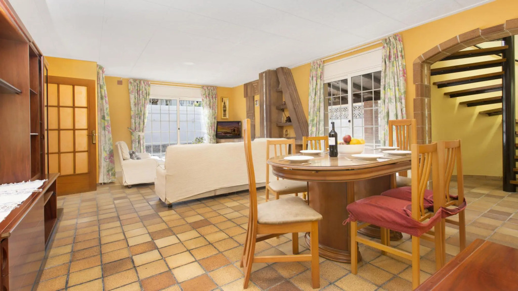Del Pi in Blanes with 4 bedrooms and 2 bathrooms