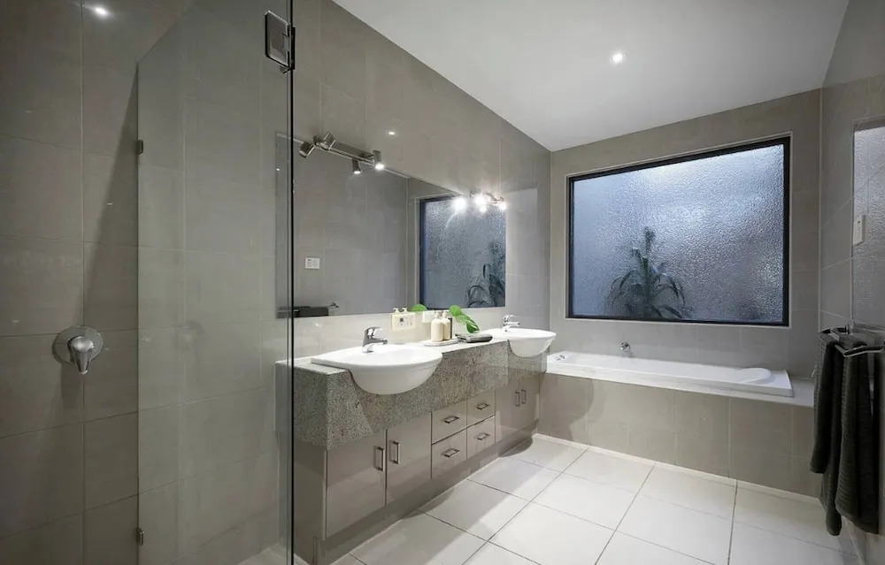 Bayside 4 bed in Sandringham w Spa and Sunset Views