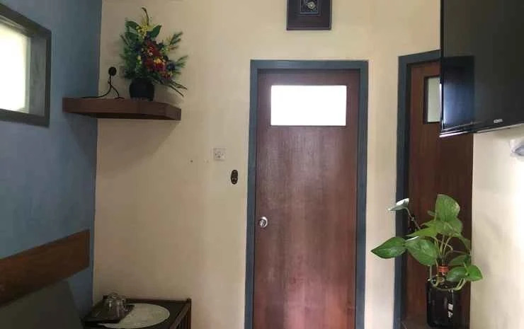 Budget Room at Arjuno 6  by Hotel Azaya
