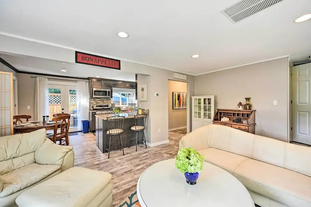 Family-friendly Kirkland Home ~ 1 Mi to Downtown