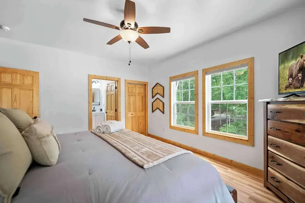 New Listing - Luxurious Mountain Home for 8 With Amenities