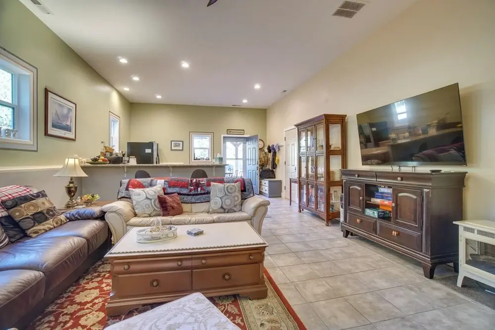 Cascade Cabin Hideaway w/ Views, 1/2 Mi to Lake