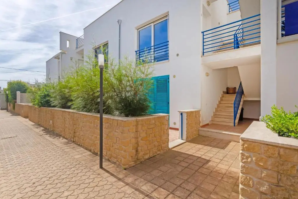 Luxury Holiday Home With Swimming Pool in Torre Lapillo