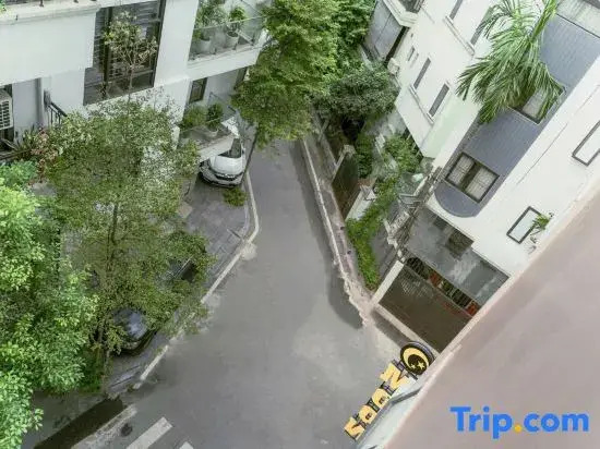 Moon Hotel 3 Pham Tuan Tai