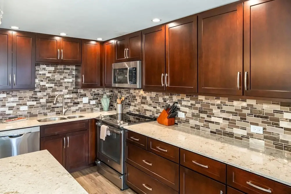 Kamaole Sands 3-406 - Modern Kitchen, Large Lanai, Enclosed Private MB, Split AC