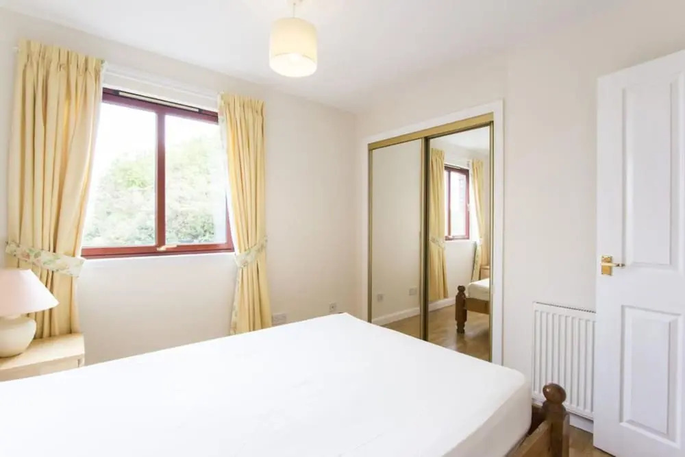 2 Bedroom Flat In Edinburgh