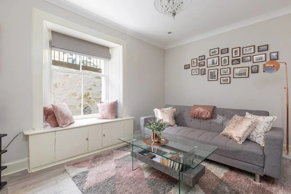 Refined Ground-floor Apt Near Stockbridge Market