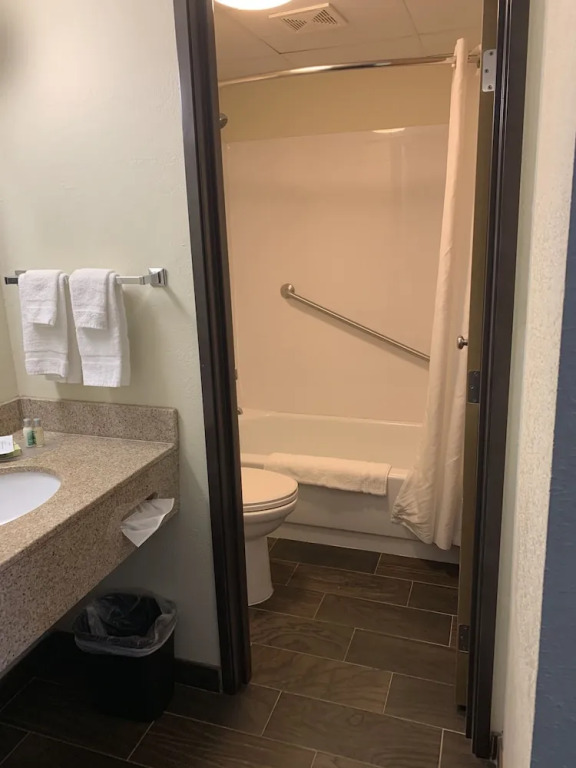 Nichols Inn & Suites