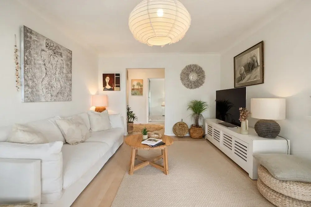 Sunrise Cove 2-bed Apartment at Newport Beach