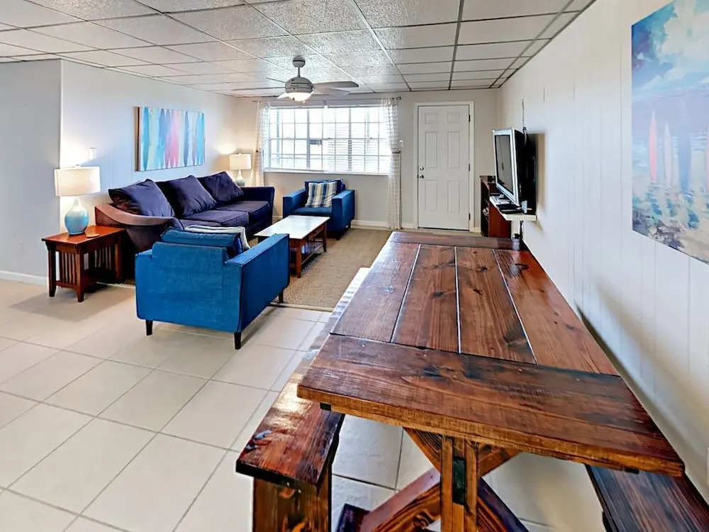 700 Island Retreat Rd - 2 Br Home