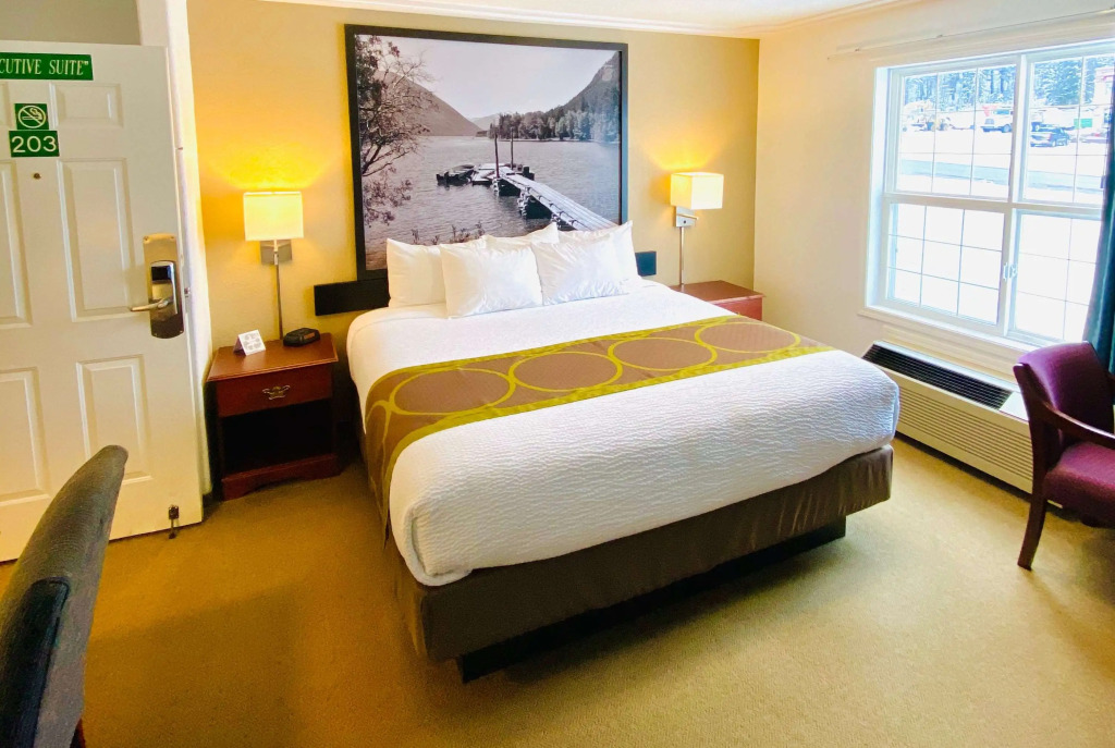 Super 8 by Wyndham 100 Mile House