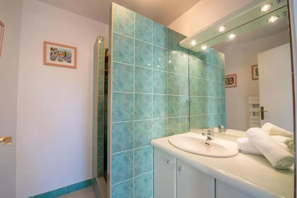 Apt with Pool 10 Min From the Beach