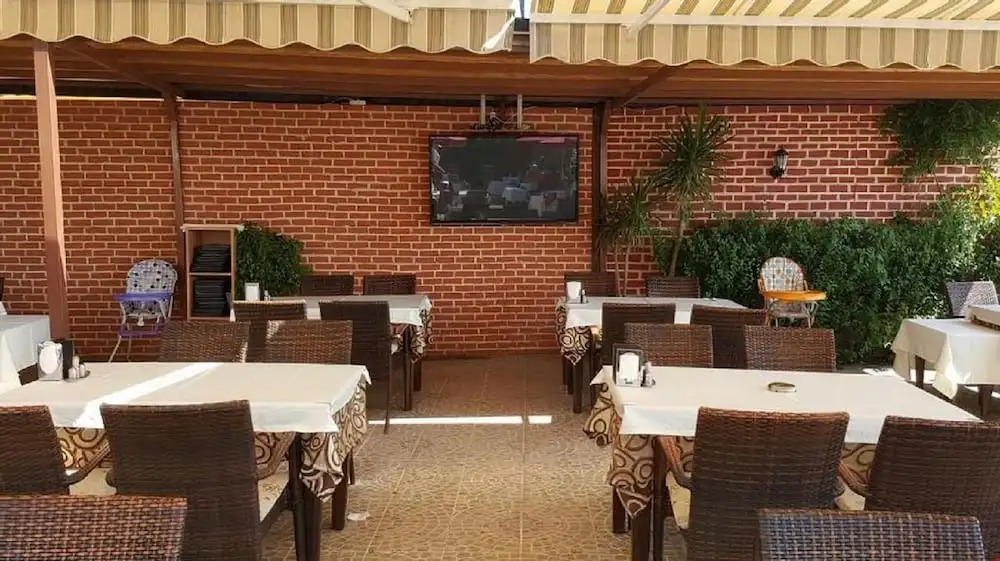 Beach Front Apartment Close to Centre of Side With all you Desire Sleeps up to 4