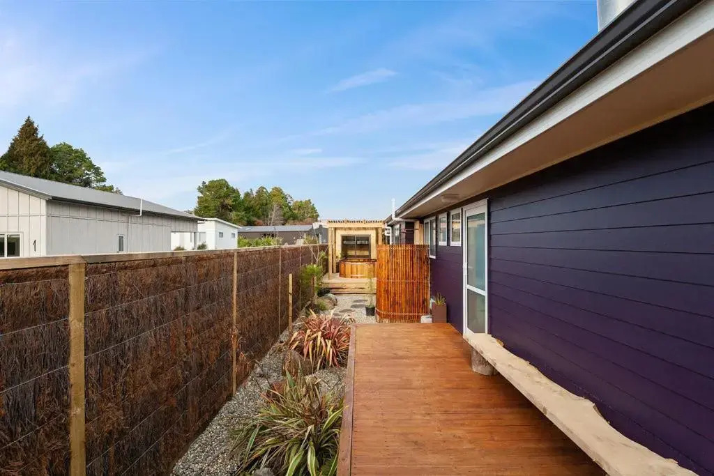 The Purple House - Ohakune Holiday Home with Spa Pool
