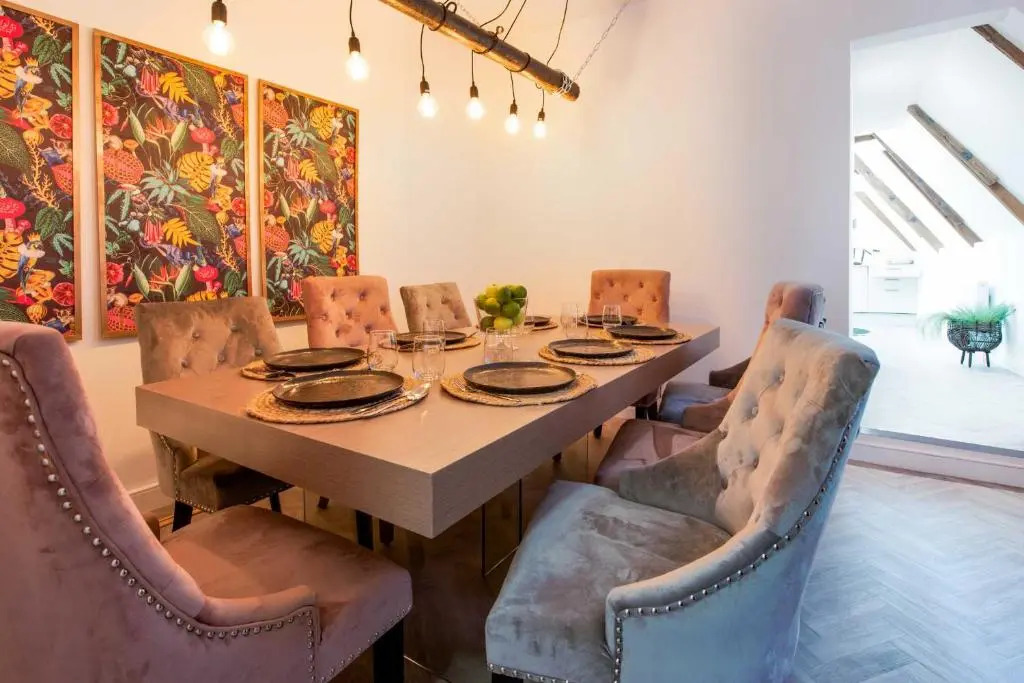 Heart of Barbican 5 bedroom 4 bathroom Boutique House with roof terrace
